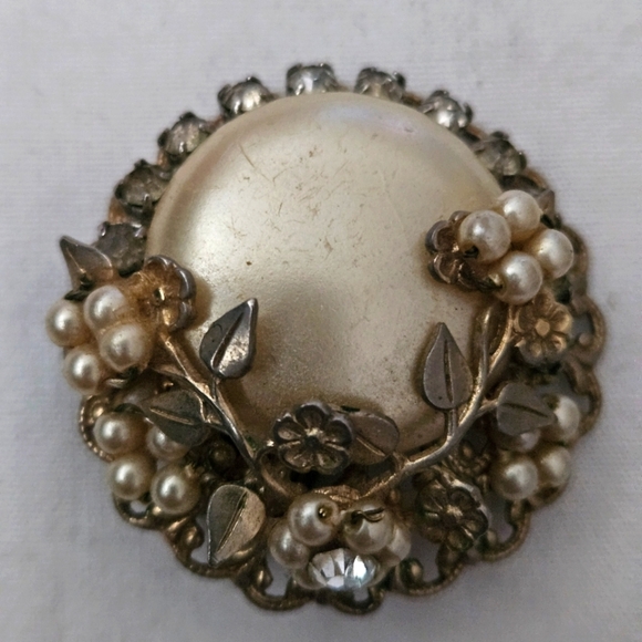 Vintage Estate Baroque Faux Pearl Gold Tone Leaves Rhinestones Plug Earrings - Picture 3 of 10